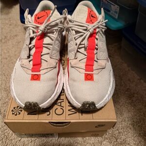 Nike Kids Sneakers in Cream and Red